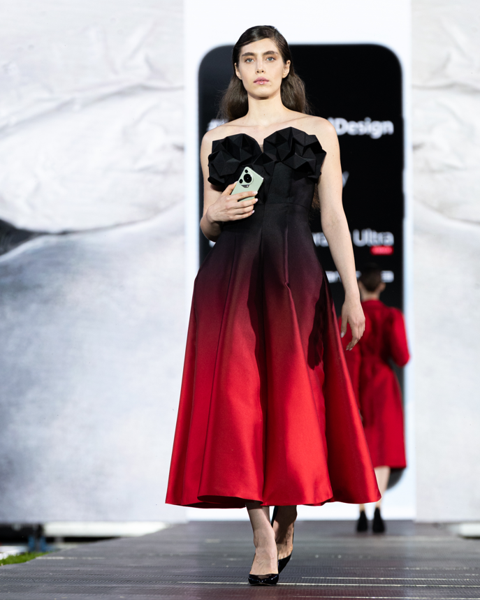 Designerul Cristian Samfira prezent la Romanian Fashion Week ediție organizată la Grădinile Palas din Iași Designerul Cristian Samfira prezent la Romanian Fashion Week ediție organizată la Grădinile Palas din Iași