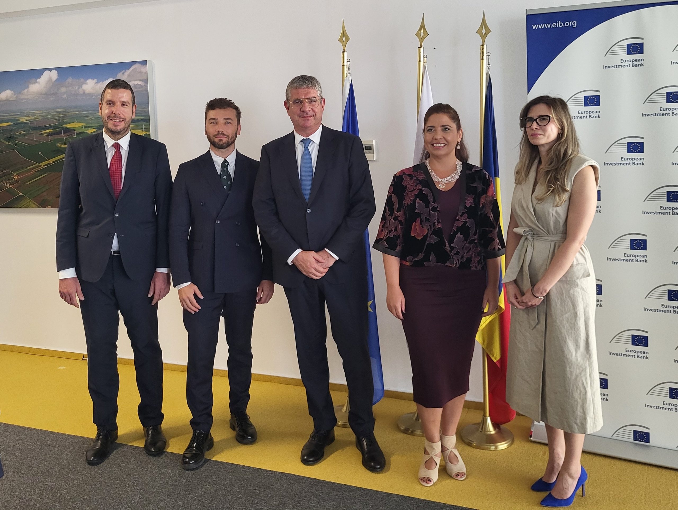 UniCredit Bank și Banca Europeană de Investiții – acord de garantare de credite de până la 300 de milioane de euro pentru companii mari și municipalități mici, cu garanție finanțată prin PNRR UniCredit Bank și Banca Europeană de Investiții – acord de garantare de credite de până la 300 de milioane de euro pentru companii mari și municipalități mici, cu garanție finanțată prin PNRR
