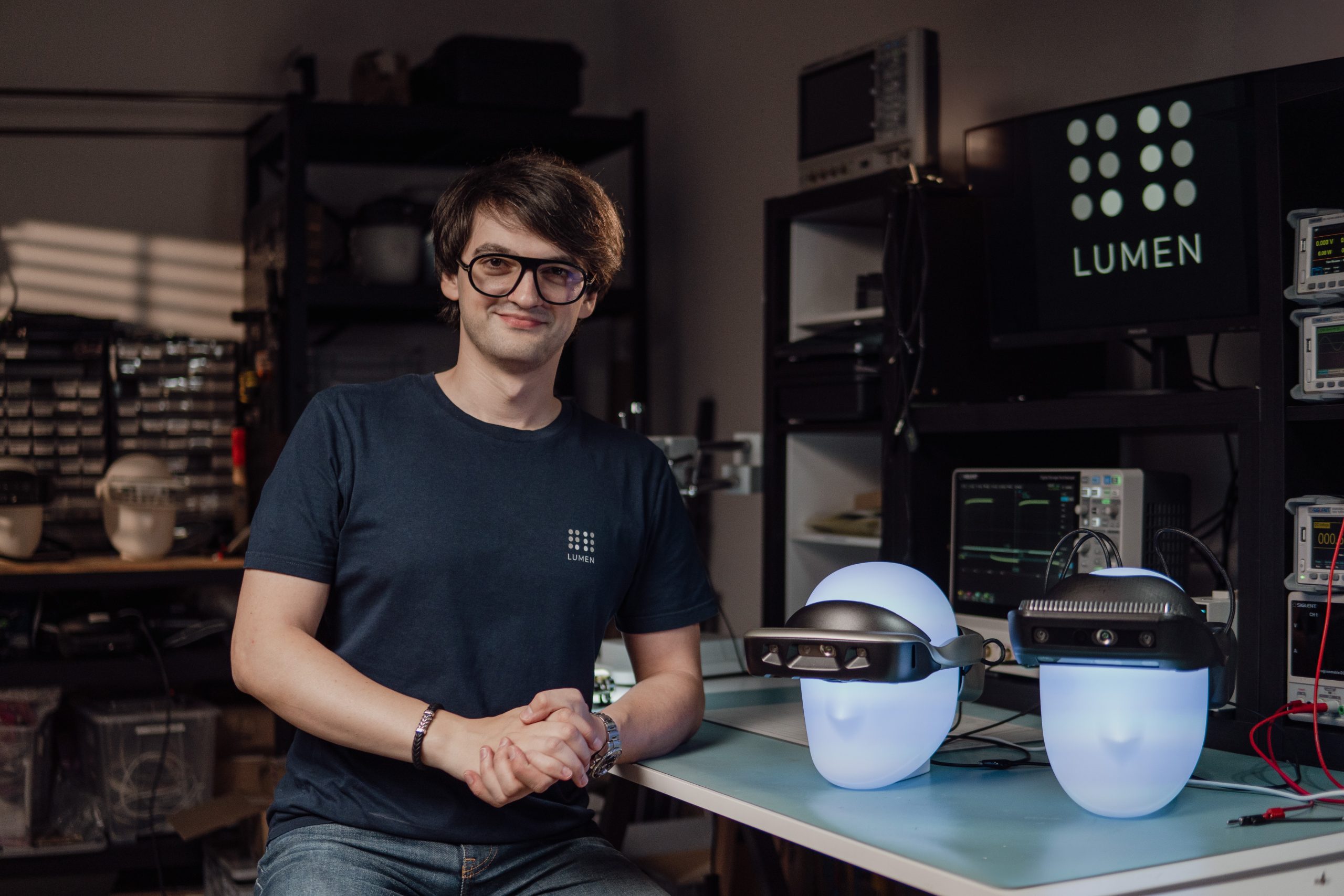.lumen strânge €5 milioane pentru ochelarii săi pentru nevăzători .lumen strânge €5 milioane pentru ochelarii săi pentru nevăzători