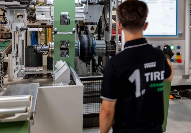 Comisia Europeană a aprobat o măsură de ajutor de stat în valoare de 99,5 milioane EUR pentru susținerea noii fabrici de anvelope Nokian Tyres din România, cu emisii zero de CO2 Comisia Europeană a aprobat o măsură de ajutor de stat în valoare de 99,5 milioane EUR pentru susținerea noii fabrici de anvelope Nokian Tyres din România, cu emisii zero de CO2