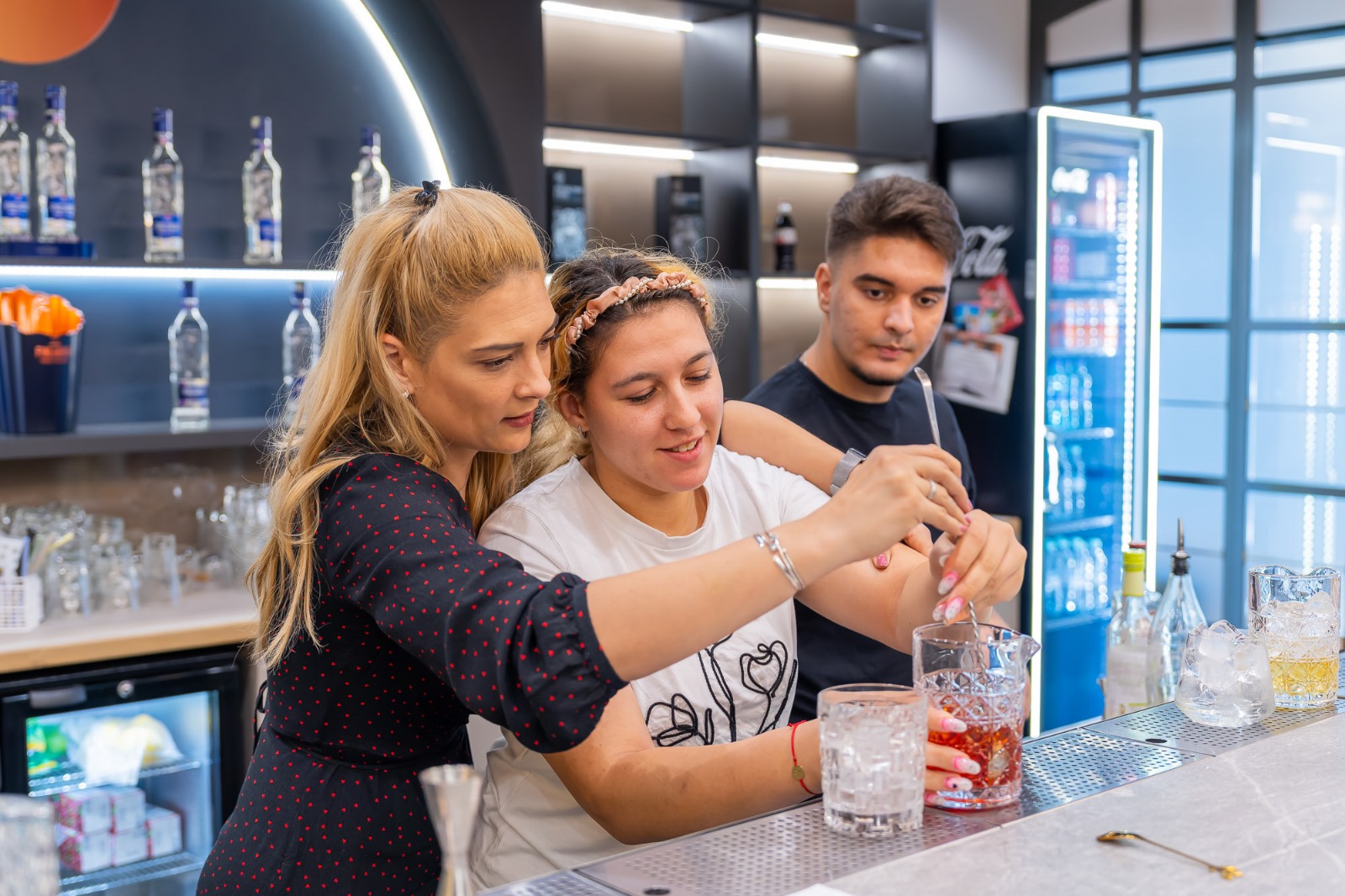 Barmasters Empowered: Un proiect de educație pentru tinerii vulnerabili, inițiat de Coca-Cola HBC și The Social Incubator Barmasters Empowered: Un proiect de educație pentru tinerii vulnerabili, inițiat de Coca-Cola HBC și The Social Incubator