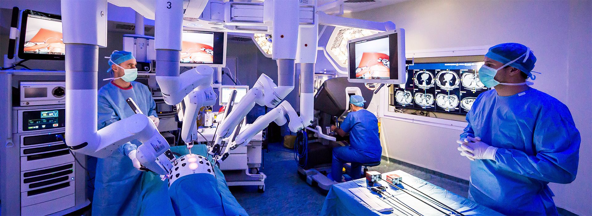 Chirurgia robotică devine un standard în medicina românească Chirurgia robotică devine un standard în medicina românească