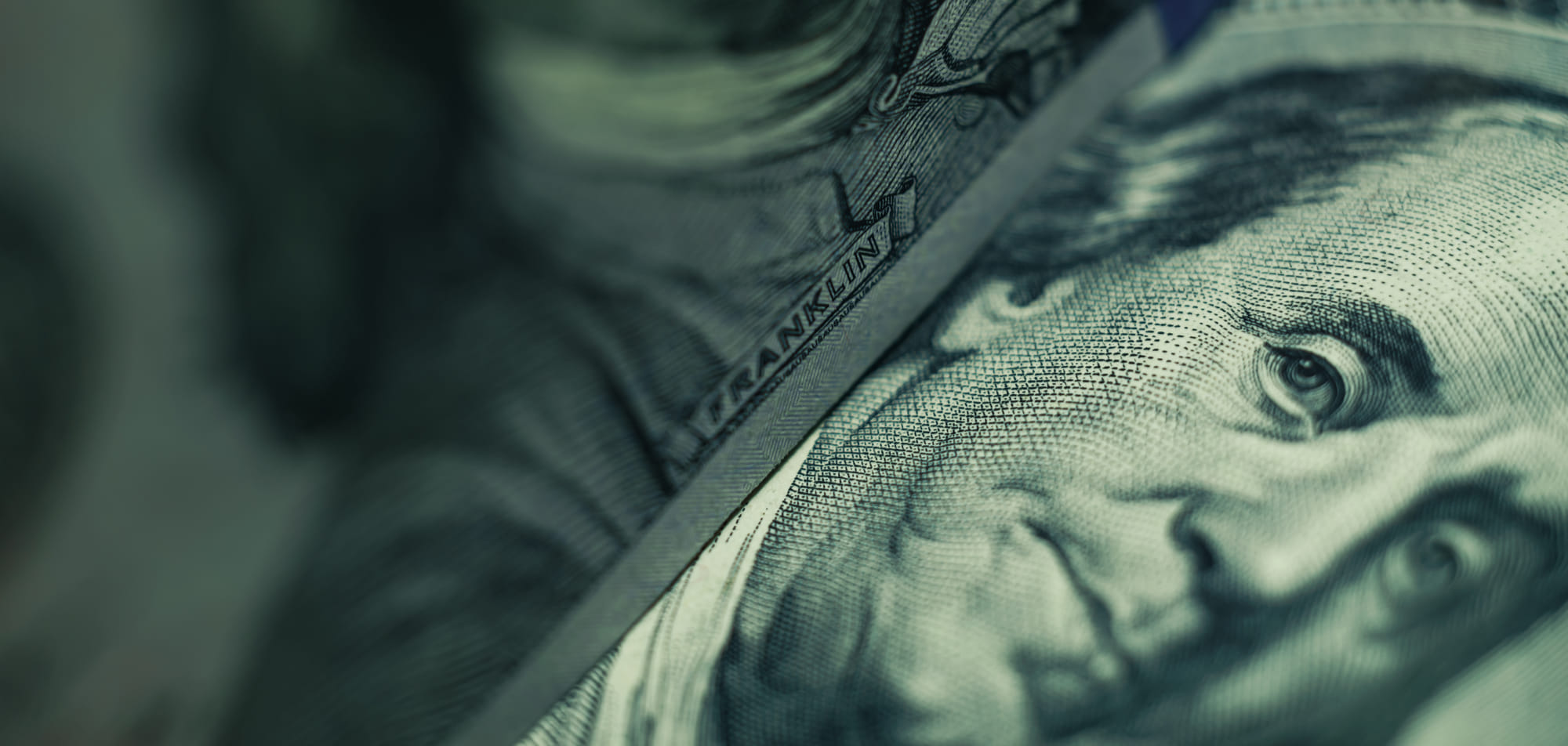 Un dolar mai puternic: Impactul asupra importatorilor români și strategii de adaptare Un dolar mai puternic: Impactul asupra importatorilor români și strategii de adaptare
