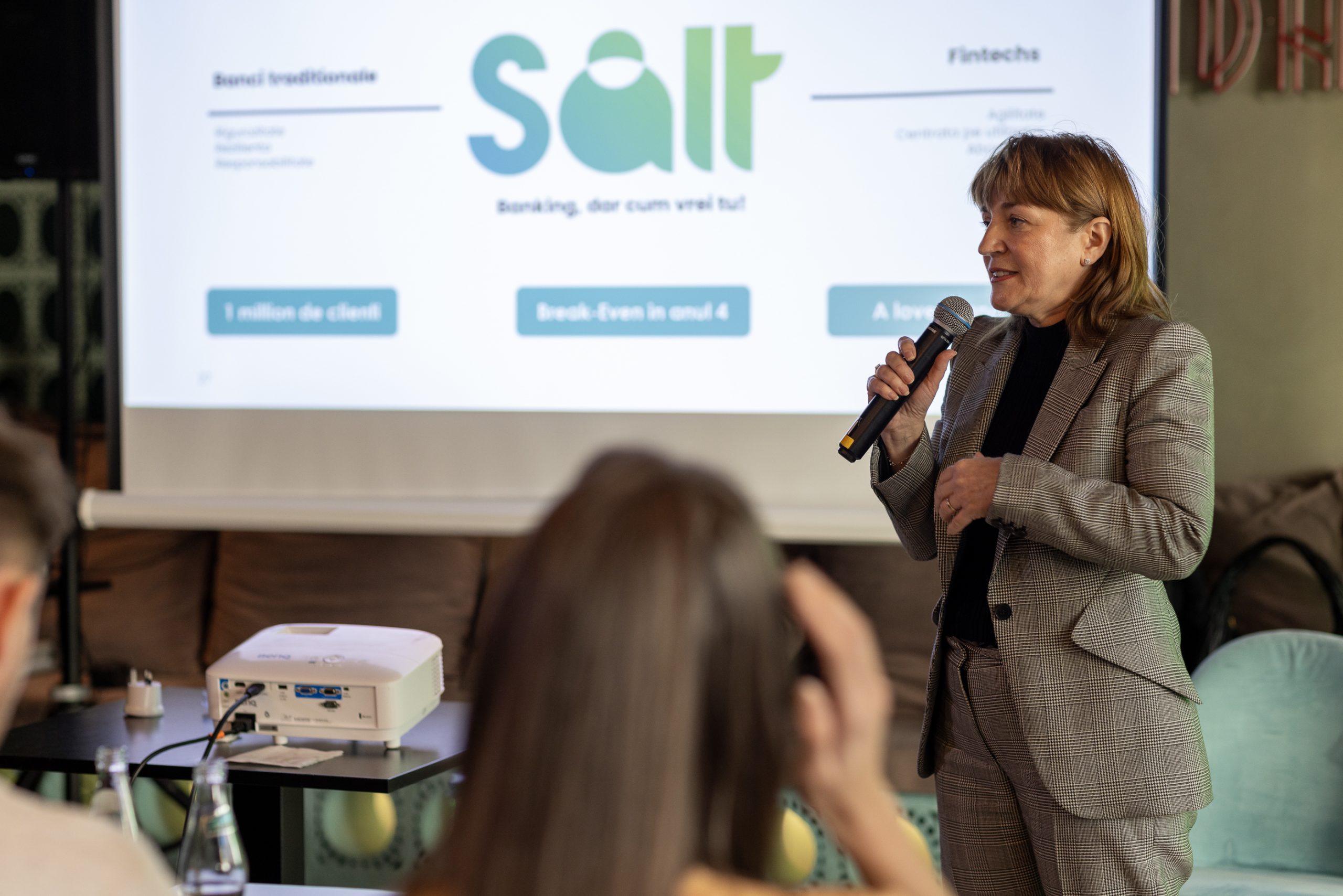 Salt la neobanking: peste 330.000 de clienți și 3 mil. lei cashback în 2024. Ce urmează în 2025 Salt la neobanking: peste 330.000 de clienți și 3 mil. lei cashback în 2024. Ce urmează în 2025
