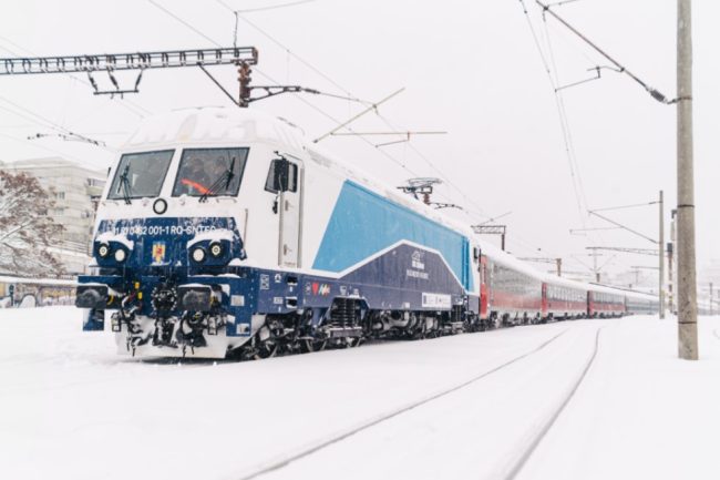 O nouă locomotivă electrică modernizată la RELOC Craiova a efectuat cu succes proba de performanță