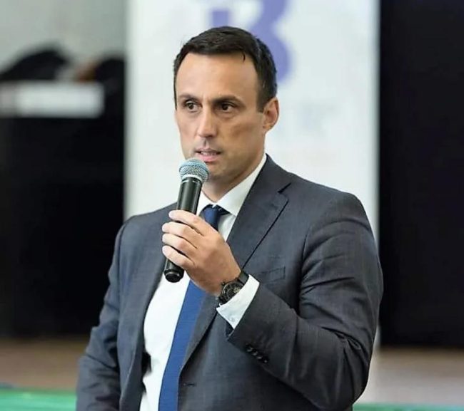 Valentin Ionescu (ISF): Utilizarea excesivă a inteligenței artificiale (AI) poate duce la lipsa de comunicare și la o percepție greșită în interacțiunea clientului cu societățile