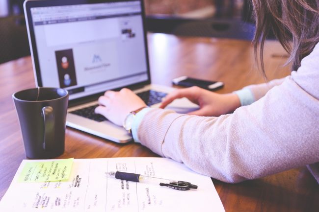 Centrul de Formare APSAP: România, pe ultimul loc la educație digitală. Învățarea online încă este desconsiderată, iar unii români nu vor să învețe, vor doar hârtia care să le „ateste” competențele