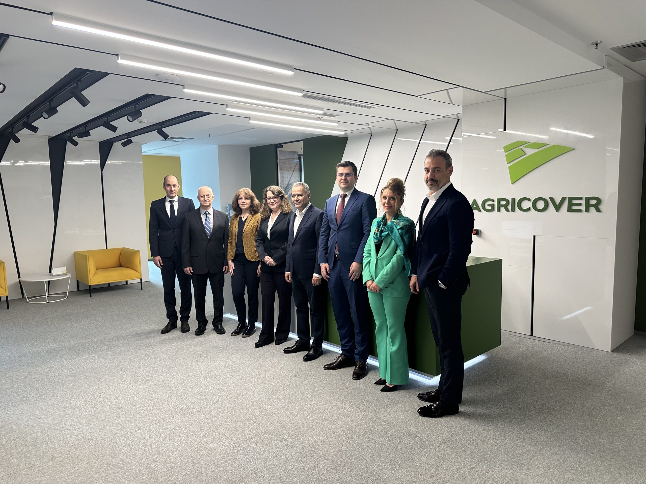 IFC și Agricover Credit semnează un parteneriat pentru a stimula finanțarea fermierilor români IFC și Agricover Credit semnează un parteneriat pentru a stimula finanțarea fermierilor români