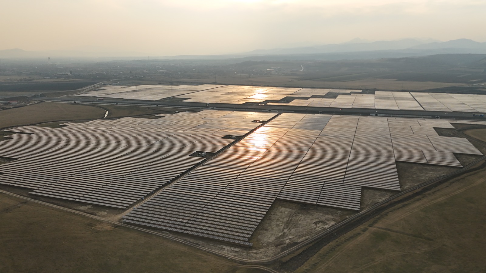 ENEVO Group a finalizat cu succes construcția și punerea în funcțiune a CEF Teiuș, cel mai mare proiect de energie din PNRR