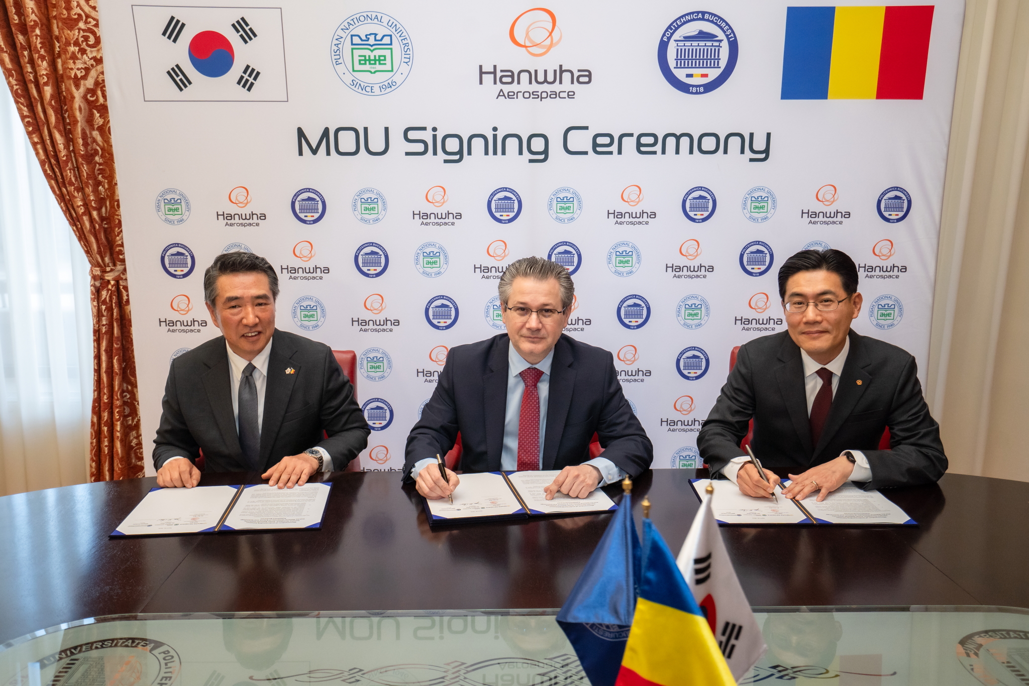 Hanwha Aerospace România încheie un memorandum de înțelegere cu universități de top din Coreea de Sud și România pentru a forma forța de muncă în domeniul apărării și pentru a dezvolta tehnologii avansate de apărare Hanwha Aerospace România încheie un memorandum de înțelegere cu universități de top din Coreea de Sud și România pentru a forma forța de muncă în domeniul apărării și pentru a dezvolta tehnologii avansate de apărare