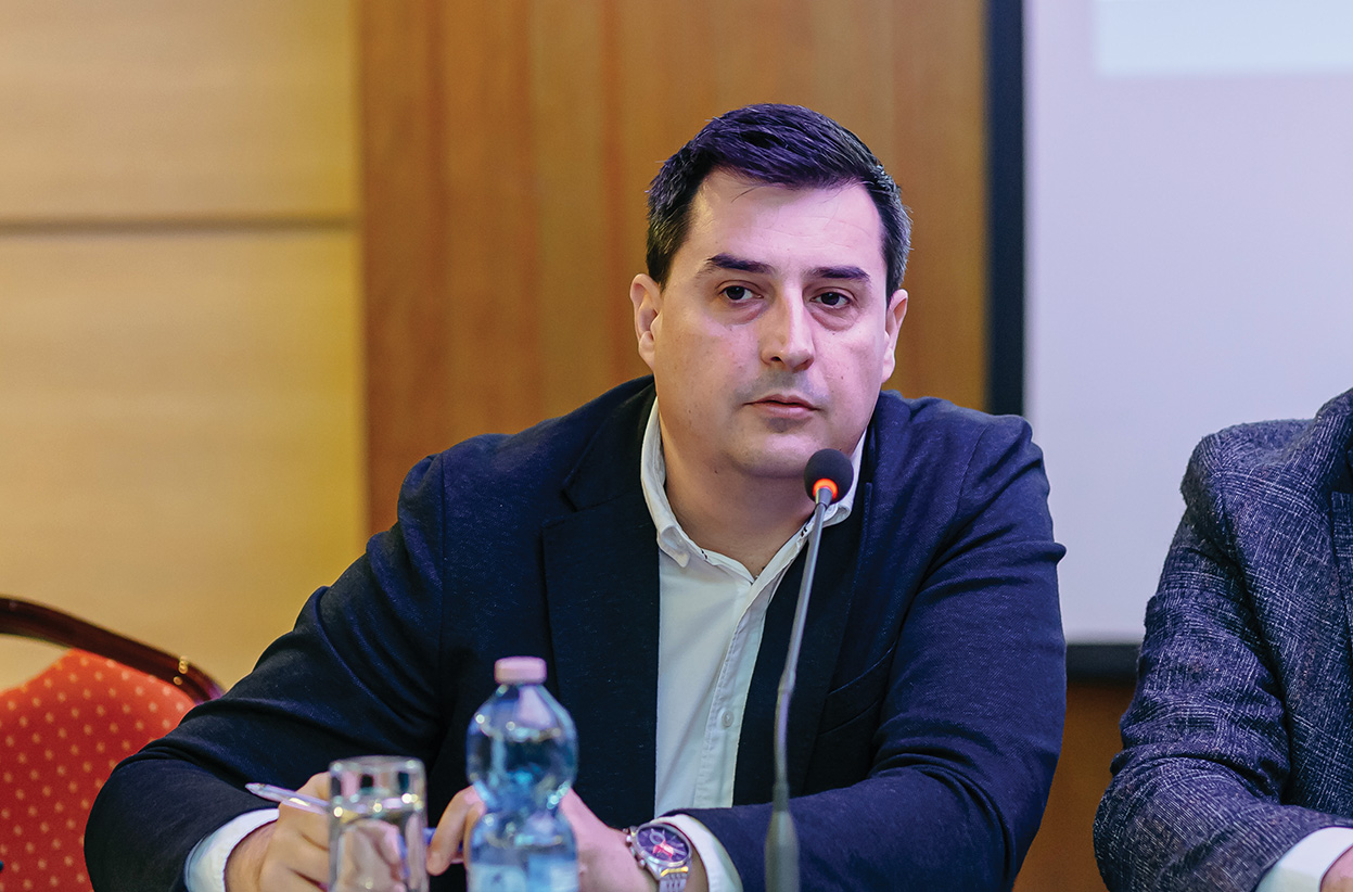 Cristian Mustață: Avem în acest moment modalități prin care putem să comunicăm cu clienții diverse informații, dar ne gândim la o variantă în care să comunicăm proactiv, într-un mod în care să existe o comunicare bidirecțională Cristian Mustață: Avem în acest moment modalități prin care putem să comunicăm cu clienții diverse informații, dar ne gândim la o variantă în care să comunicăm proactiv, într-un mod în care să existe o comunicare bidirecțională