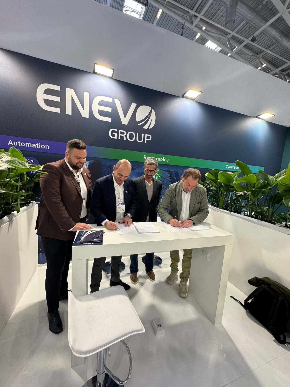 ENEVO Group și Unigea Solar Projects Romania semnează contractul pentru realizarea unui  parc fotovoltaic de 85MW în Arad, în cadrul expoziției mondiale Intersolar 2025, de la Munchen