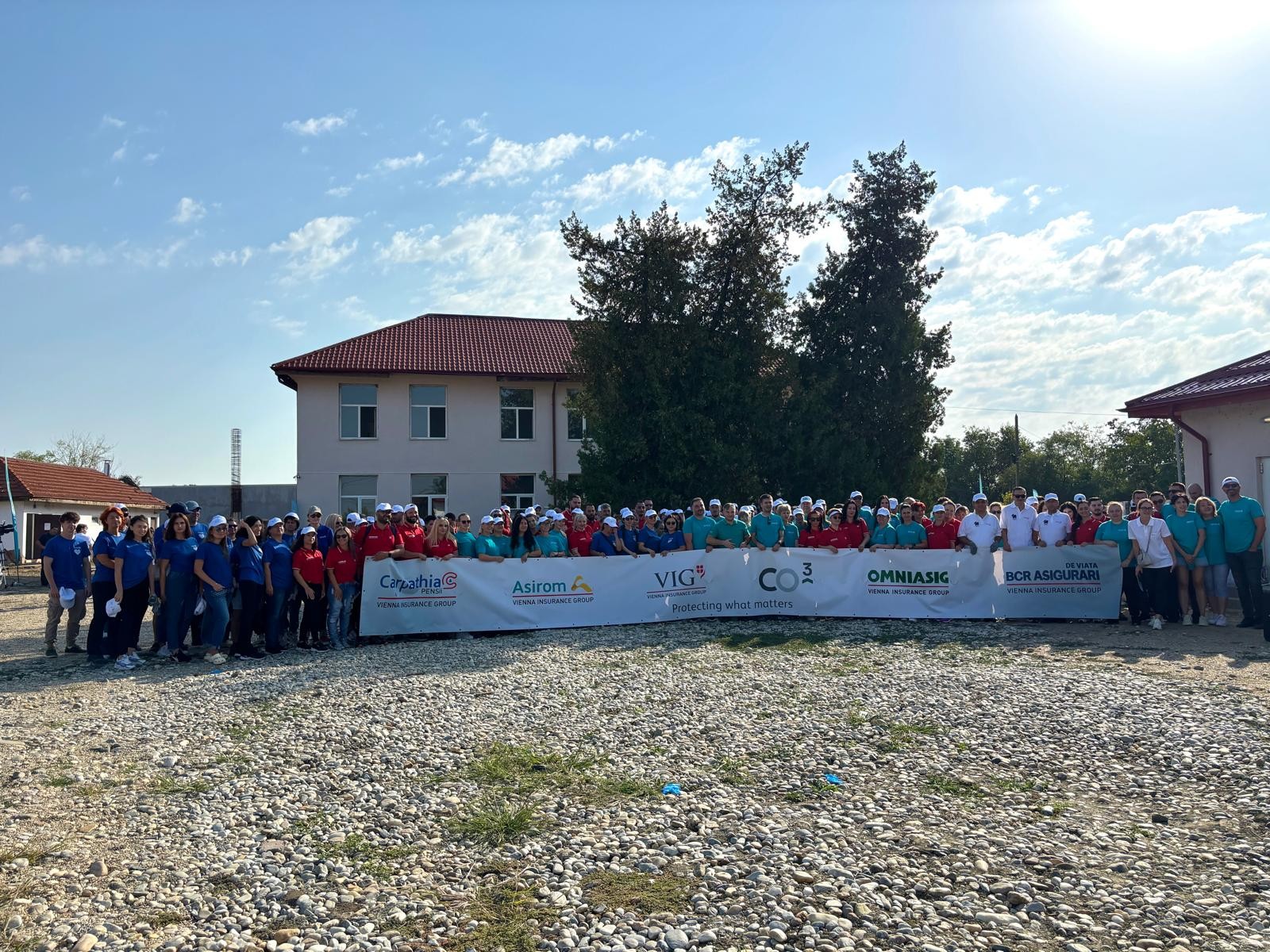 Asirom și companiile VIG din România au renovat într-o singură zi o școală primară din județul Giurgiu