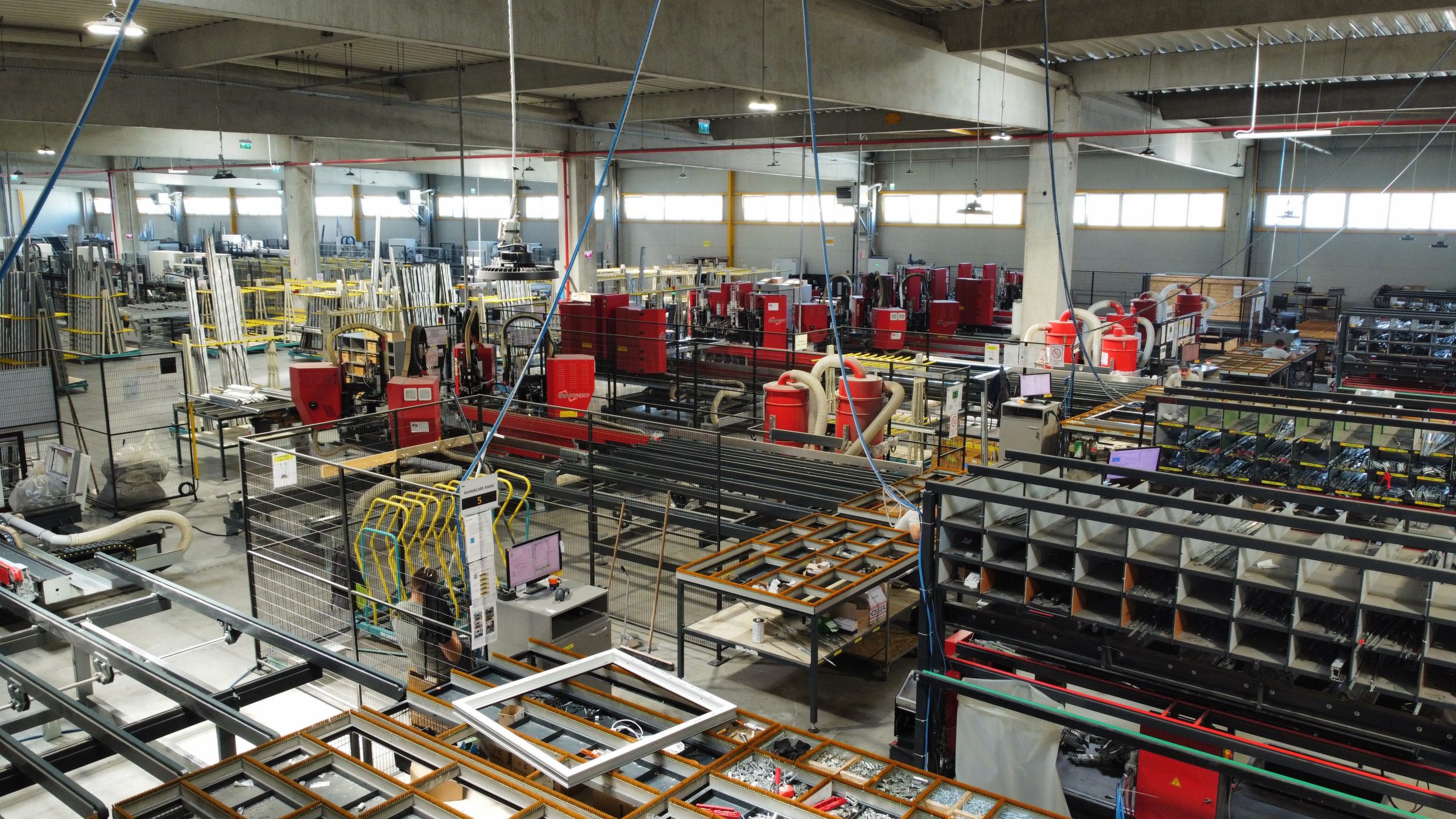 Barrier anunţă o cifră de afaceri de 39 de milioane de euro în 2024 şi astfel îşi consolidează poziția în primii 5 producători de tâmplărie termoizolantă din România