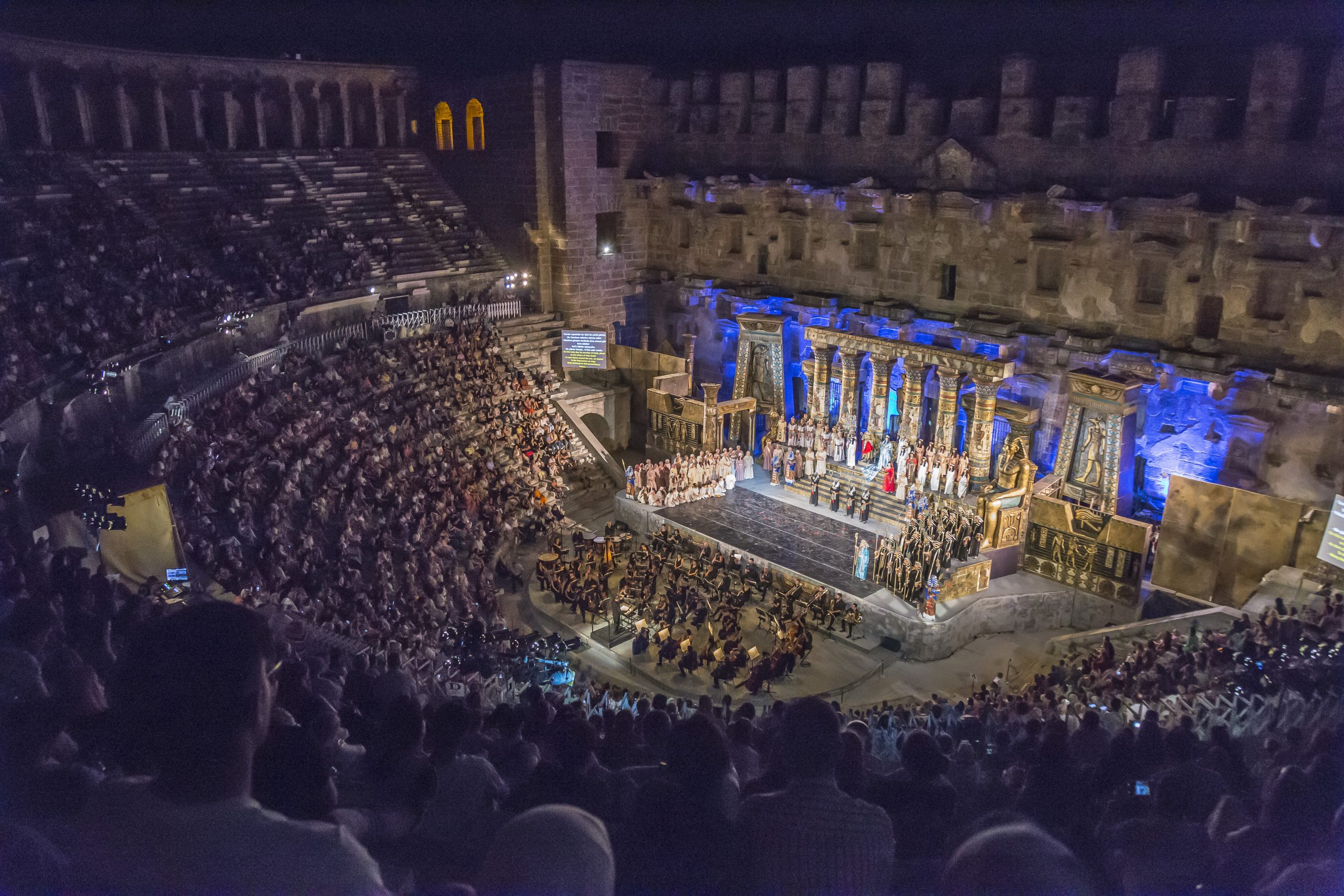 A 32-a ediție a Festivalului Internațional de Operă și Balet Aspendos aduce pe una dintre cele mai impresionante scene antice din lume creații semnate Puccini, Verdi și Ceaikovski