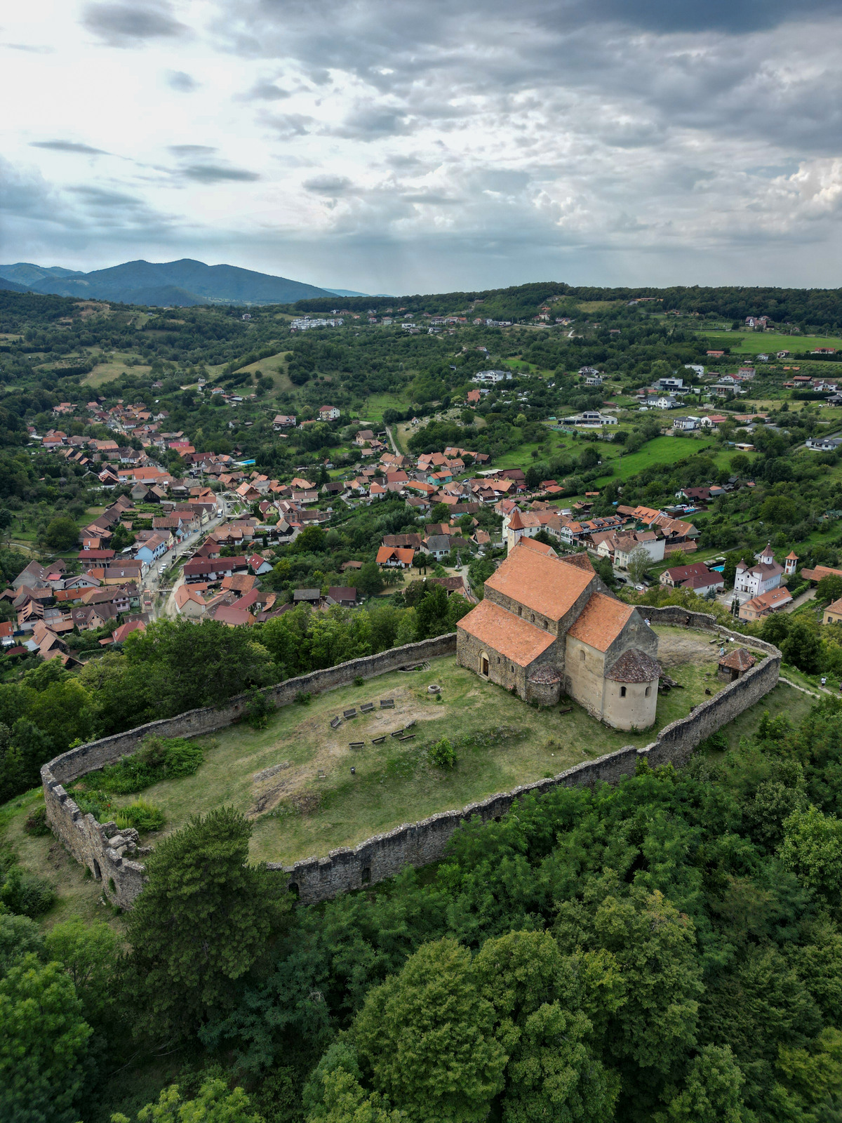 “România Atractivă” se extinde: platforma este acum disponibilă în 6 limbi și include 450 de noi obiective turistice