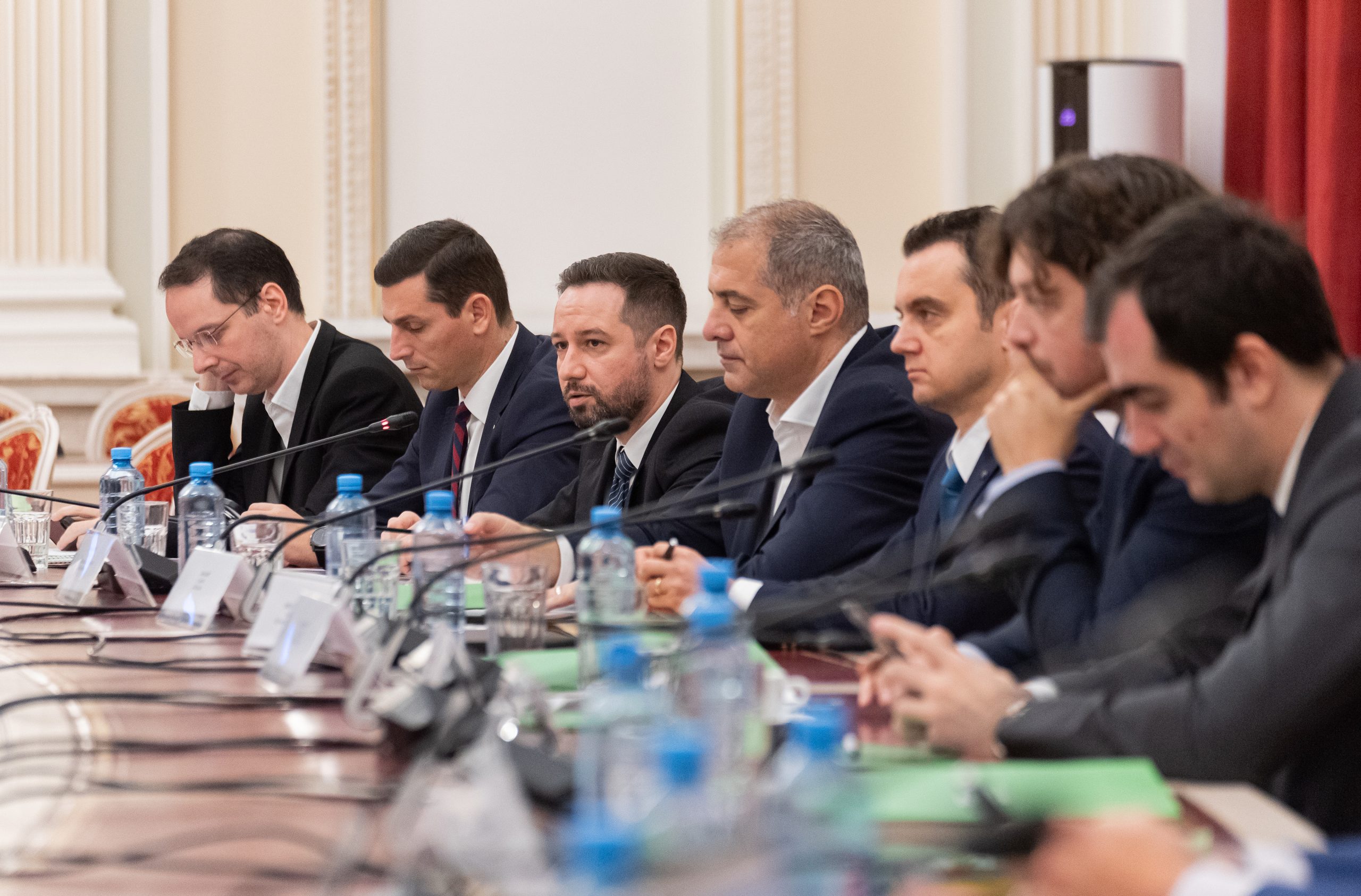 Industria serviciilor de livrare rapidă: venituri anuale de aproape 1 miliard de euro, contribuție economică de 600 milioane de euro (0,18% din PIB)