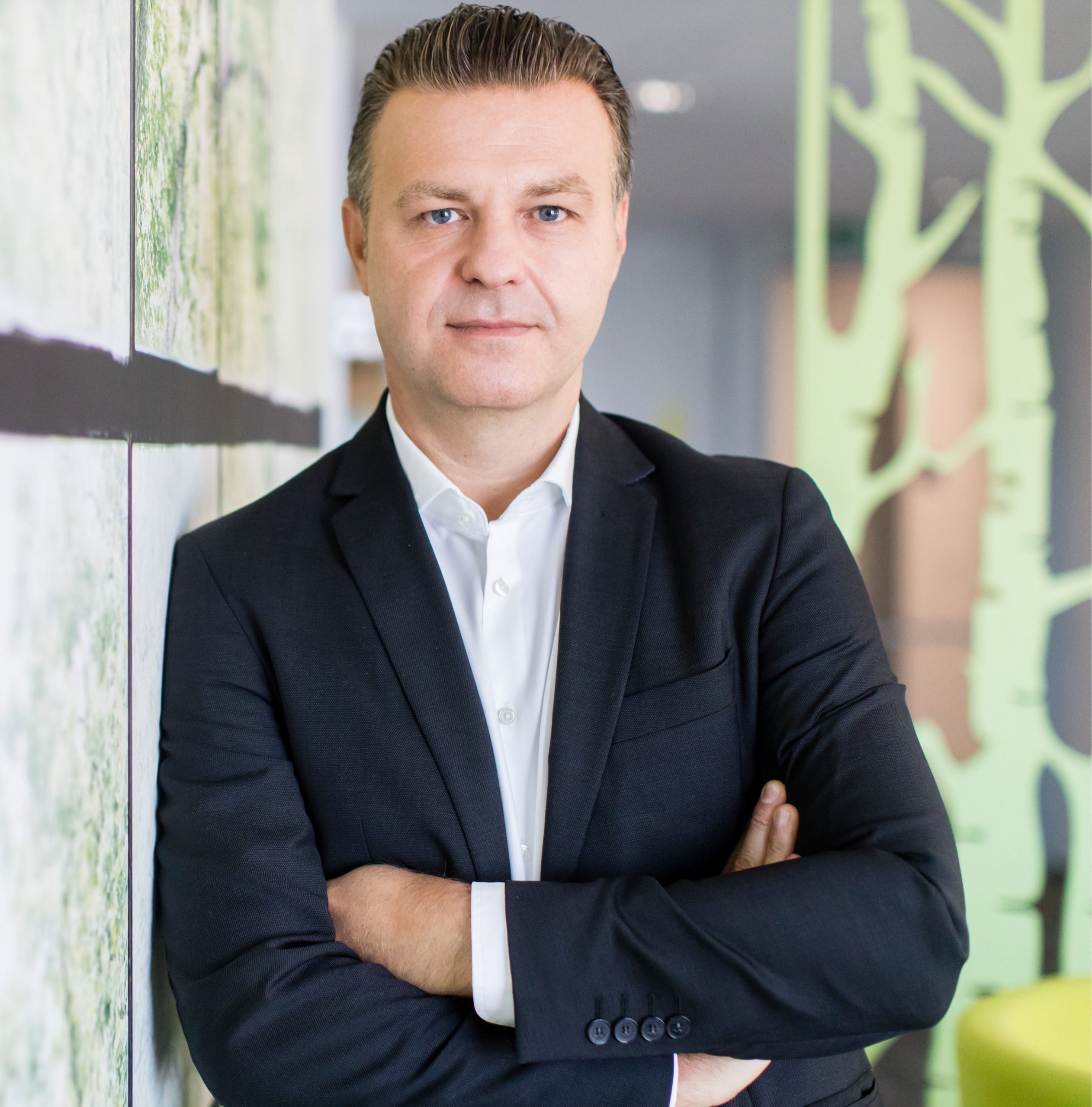 Raiffeisen Bank România face parte din sindicatul bancar care susține finanțarea grupului IULIUS cu peste 305 milioane de euro Raiffeisen Bank România face parte din sindicatul bancar care susține finanțarea grupului IULIUS cu peste 305 milioane de euro