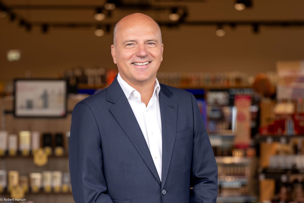 BIPA deschide astăzi primul magazin din România, în Mega Mall București