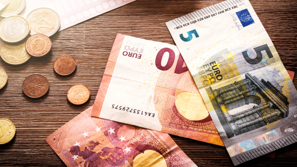 ANALIZĂ XTB: De ce renunțăm la investiții după ianuarie și cum rămânem consecvenți? Sfaturile analiștilor XTB pentru cei care să investească în 2026