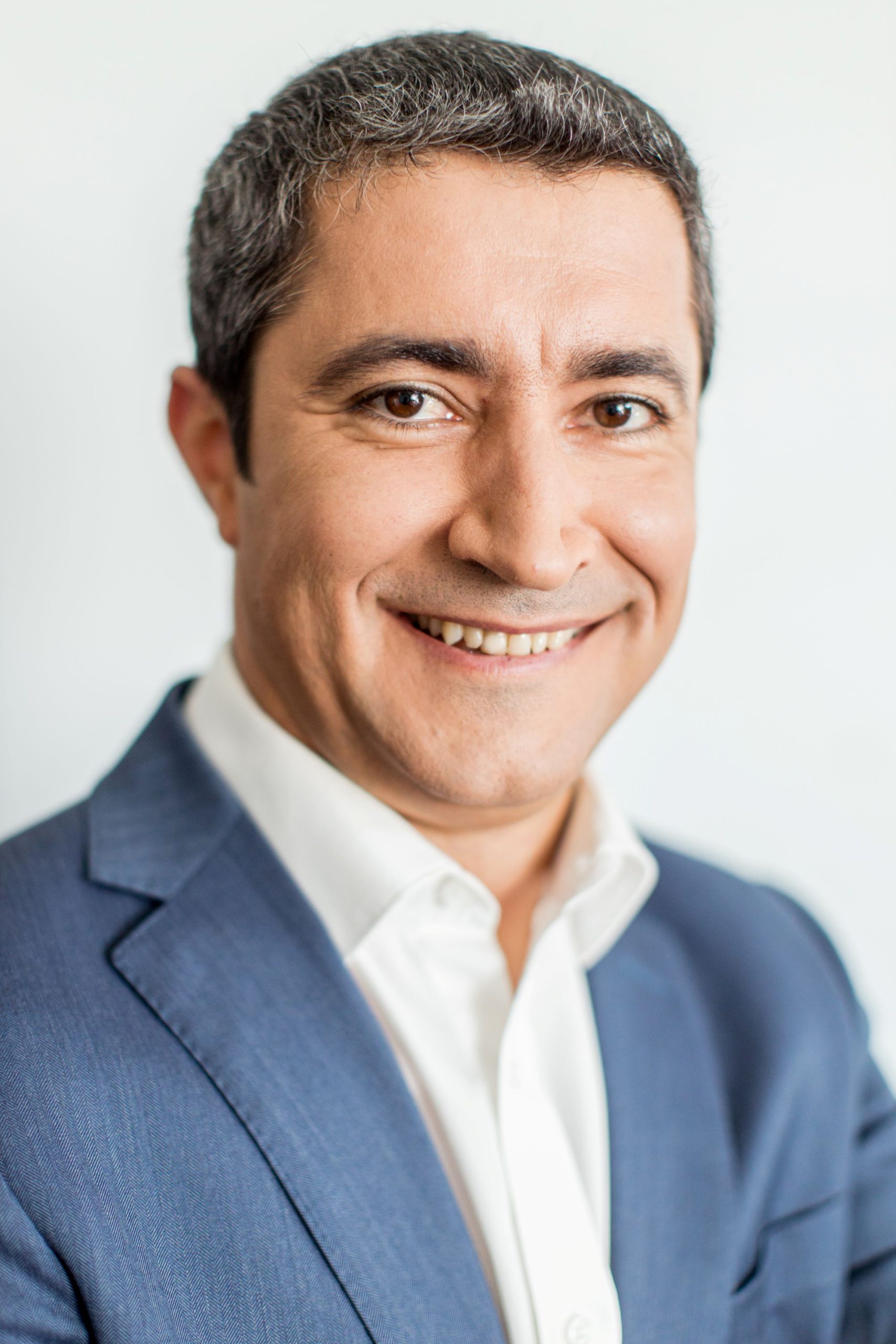 Raiffeisen Bank lansează „Start în Investiții”, primul program digital al băncii, dedicat celor care vor să înțeleagă mai bine investițiile financiare