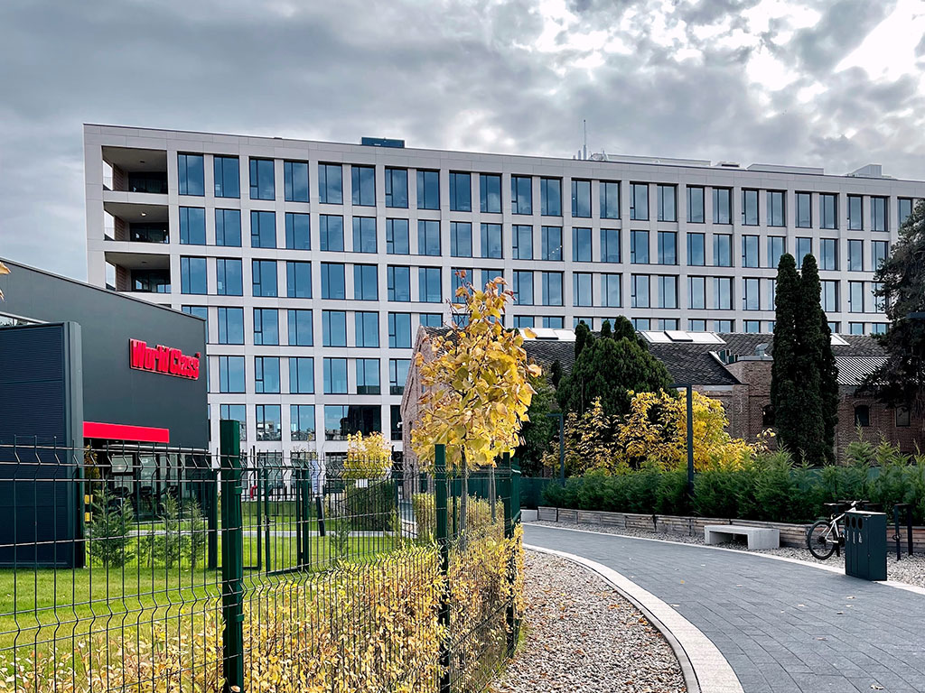 BT Property achiziționat Record Park de la AYA Properties Fund