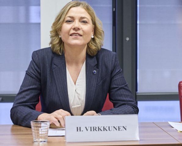 Comisia Europeană consultă piața europeană pentru revizuirea drepturilor acționarilor Comisia Europeană consultă piața europeană pentru revizuirea drepturilor acționarilor