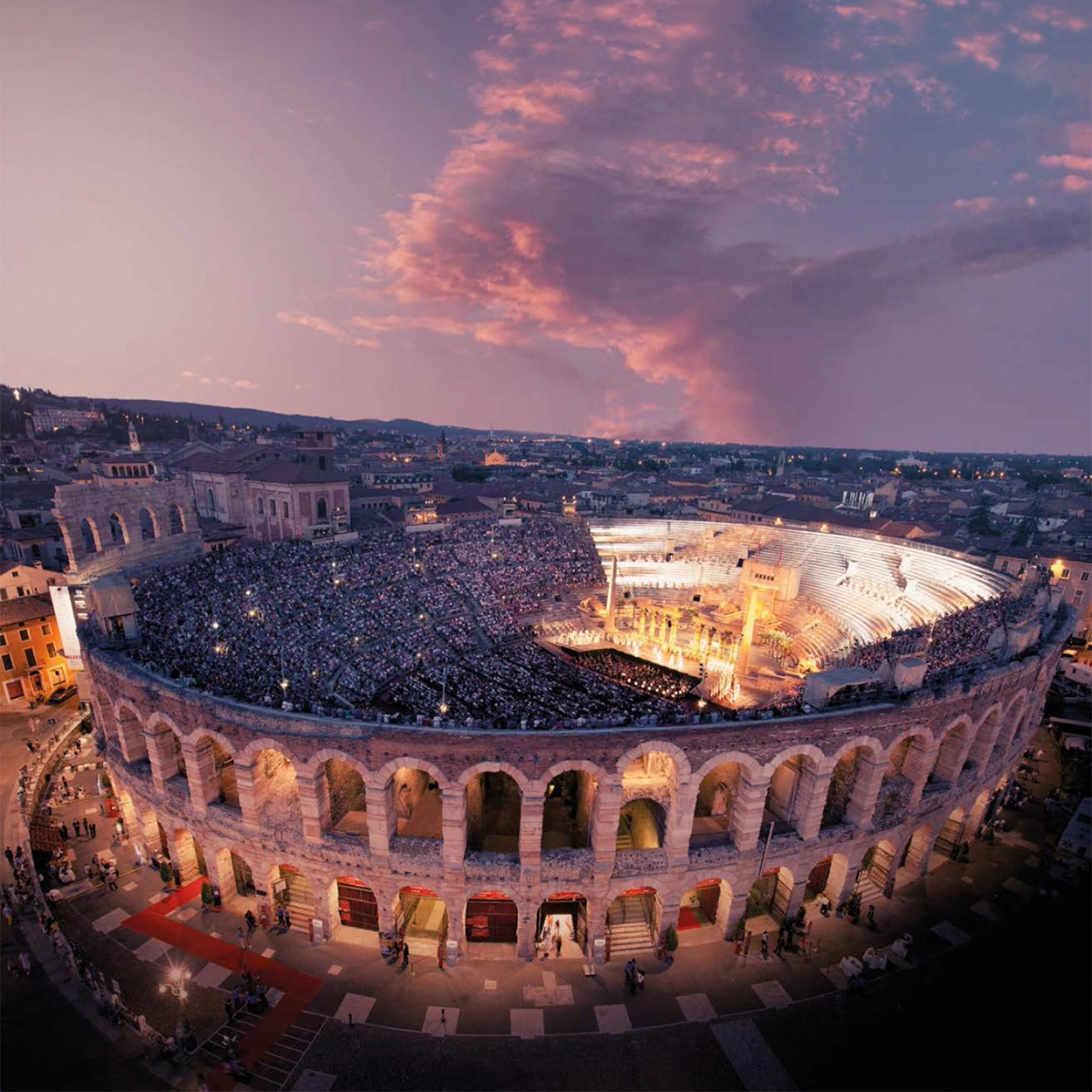 Clienții UniCredit beneficiază de o reducere de 20% la biletele la celebrele Arena di Verona și Filarmonica della Scala