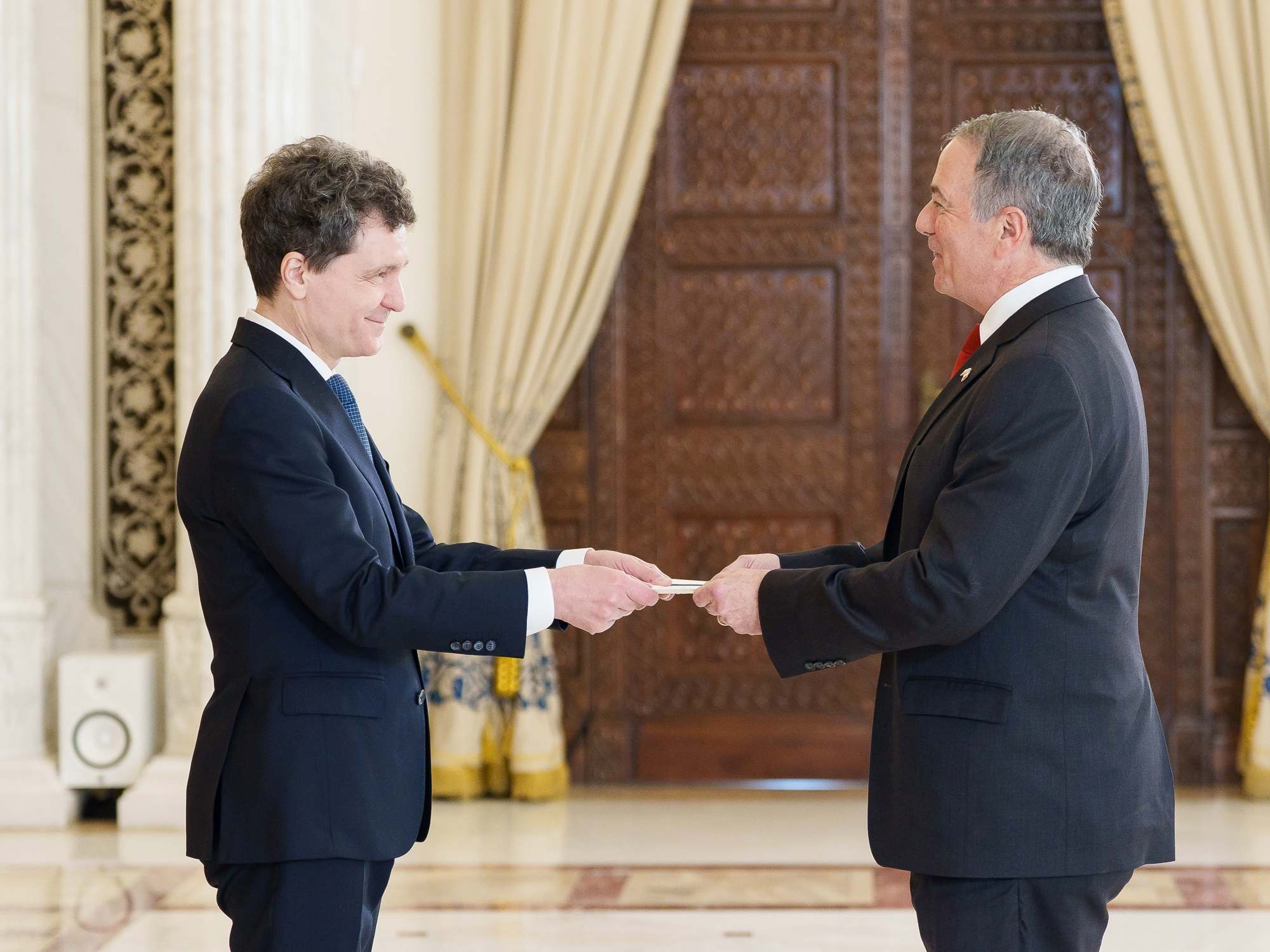Darryl Nirenberg, noul ambasador al Statelor Unite ale Americii în România, și-a prezentat, astăzi, scrisorile de acreditare  la Palatul Cotroceni
