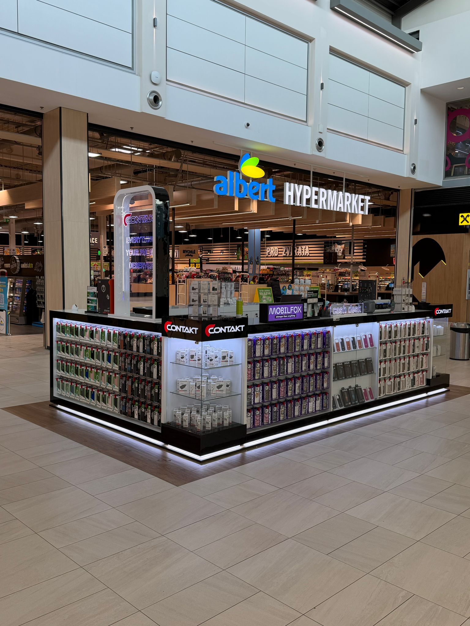 Contakt face primul pas spre extinderea internațională și deschide o locație la Praga