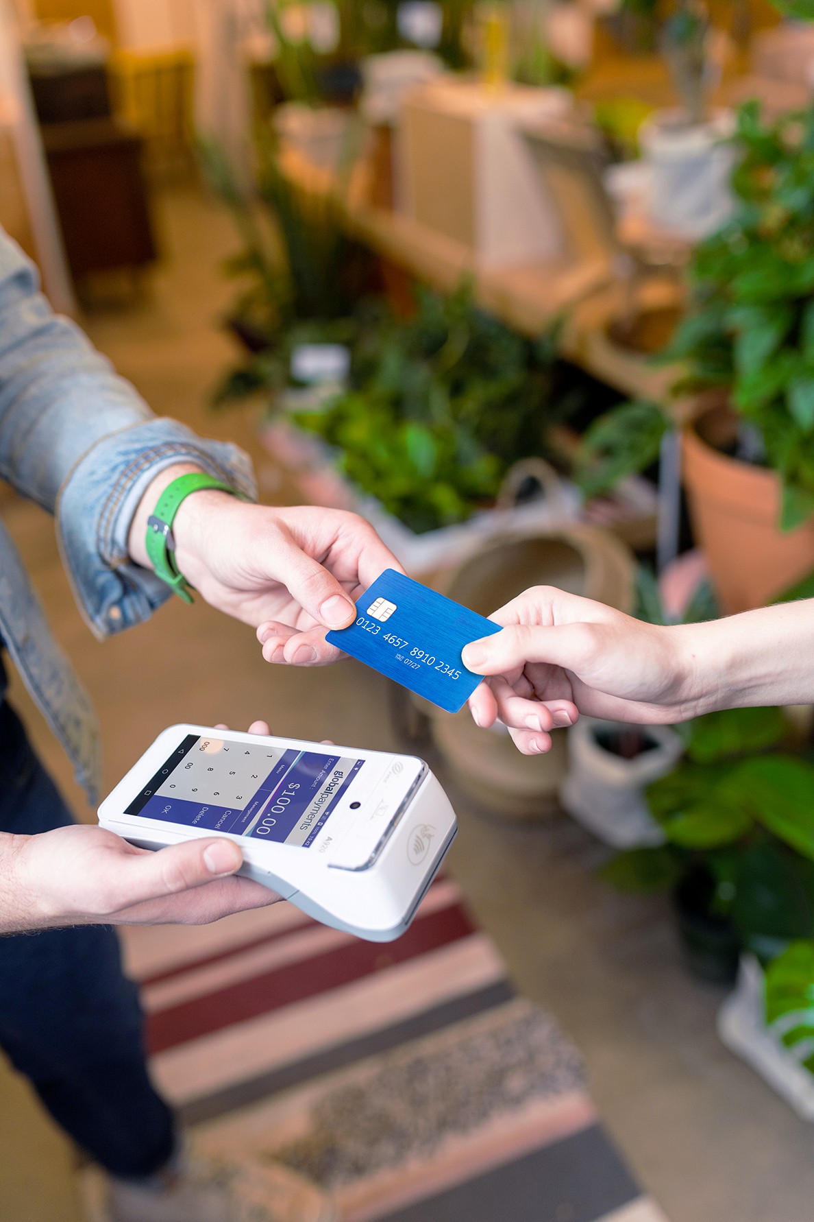 Turismul de iarnă fără numerar: plăți digitale de peste un sfert de miliard de lei, în creștere cu 45% în ultimii doi ani