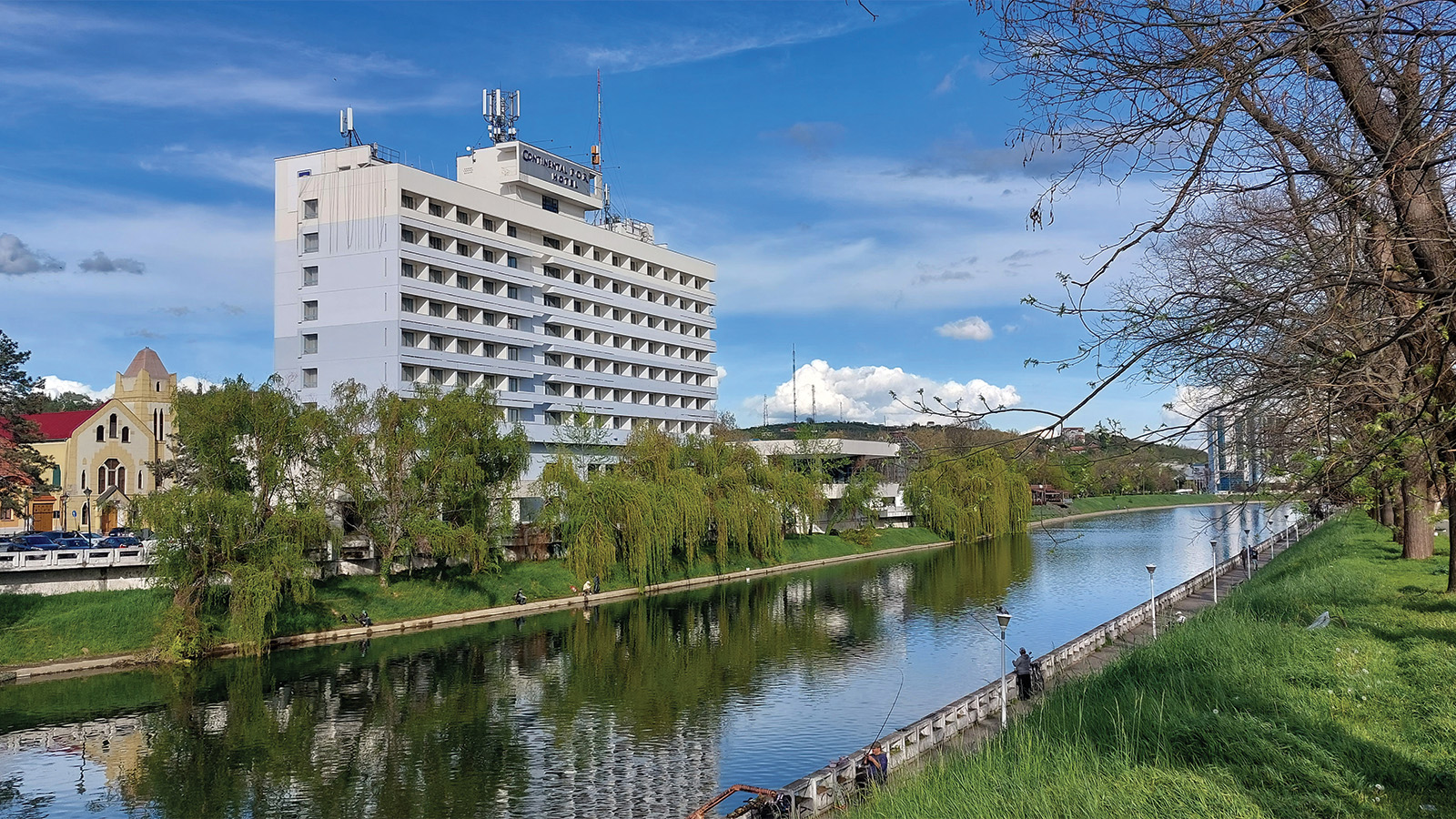 Continental Forum Oradea se redeschide după o investiție de peste 4 milioane de euro Continental Forum Oradea se redeschide după o investiție de peste 4 milioane de euro