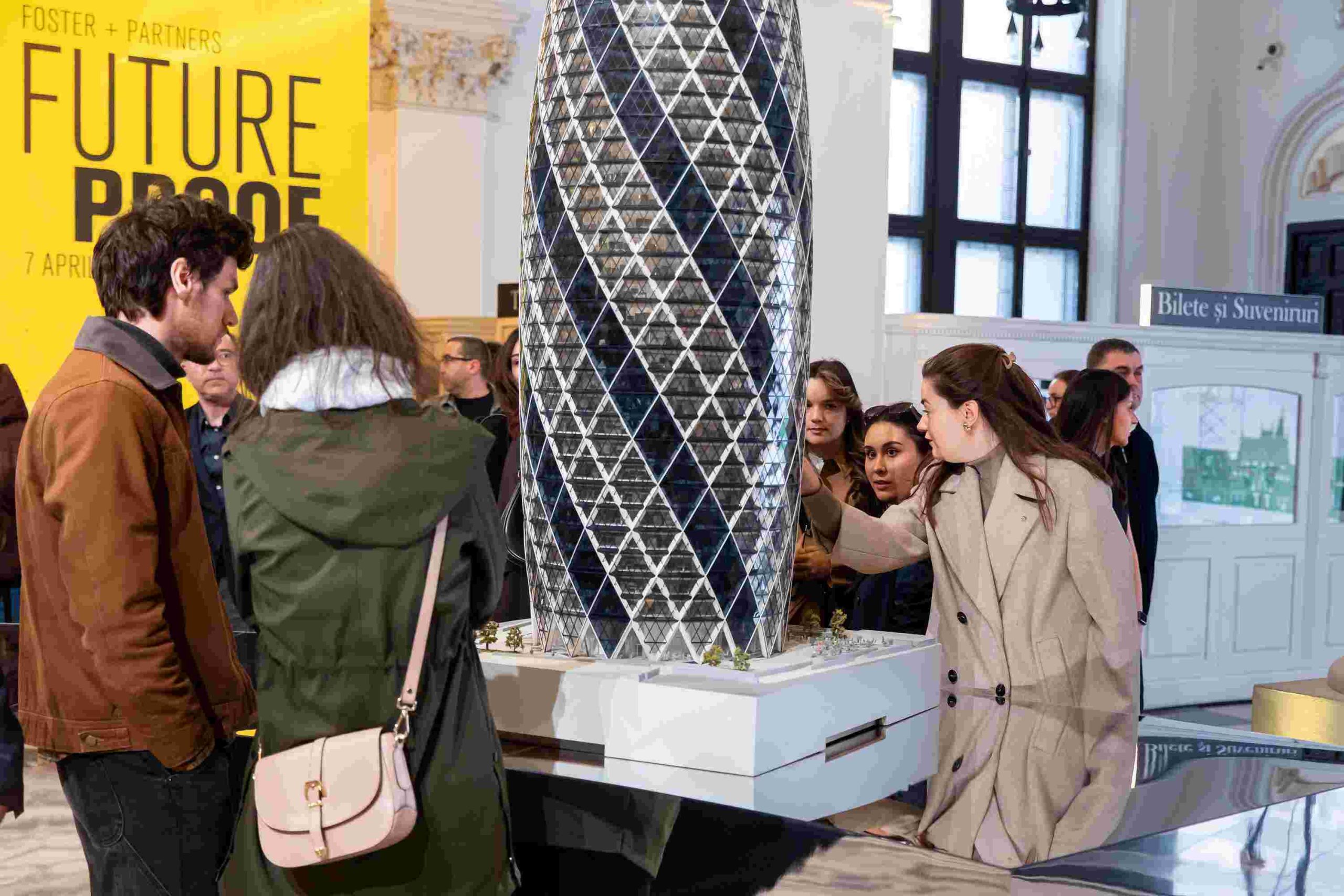 Pentru prima oară în România, Foster + Partners aduce la Iași, în parteneriat cu IULIUS, expoziția Future Proof, 60 de ani de arhitectură Pentru prima oară în România, Foster + Partners aduce la Iași, în parteneriat cu IULIUS, expoziția Future Proof, 60 de ani de arhitectură
