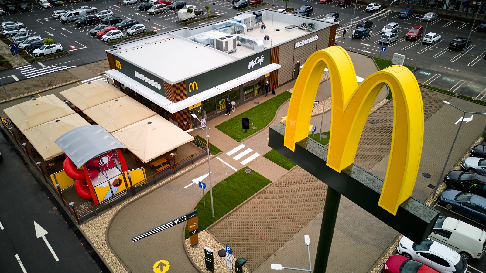 McDonald’s România depășește 2,26 miliarde lei în vânzări în 2025 și își continuă planurile de expansiune locală