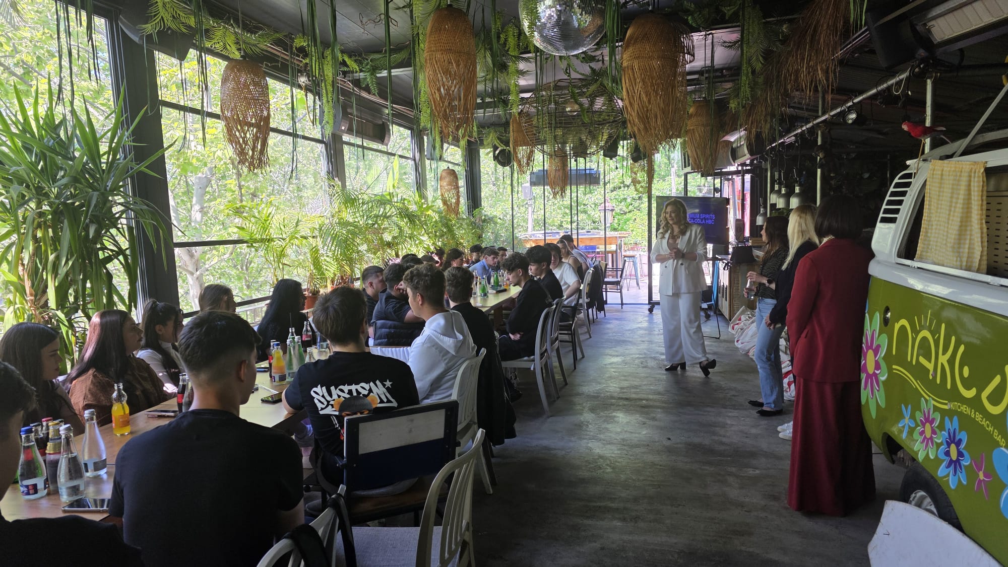 Barmasters Empowered, parte din inițiativa „La TINEri este Puterea”, dezvoltată în 2017 de Coca-Cola HBC România și Asociația The Social Incubator, în cadrul inițiativei globale #YouthEmpowered, revine în 2026 cu cea de-a treia ediție Barmasters Empowered, parte din inițiativa „La TINEri este Puterea”, dezvoltată în 2017 de Coca-Cola HBC România și Asociația The Social Incubator, în cadrul inițiativei globale #YouthEmpowered, revine în 2026 cu cea de-a treia ediție