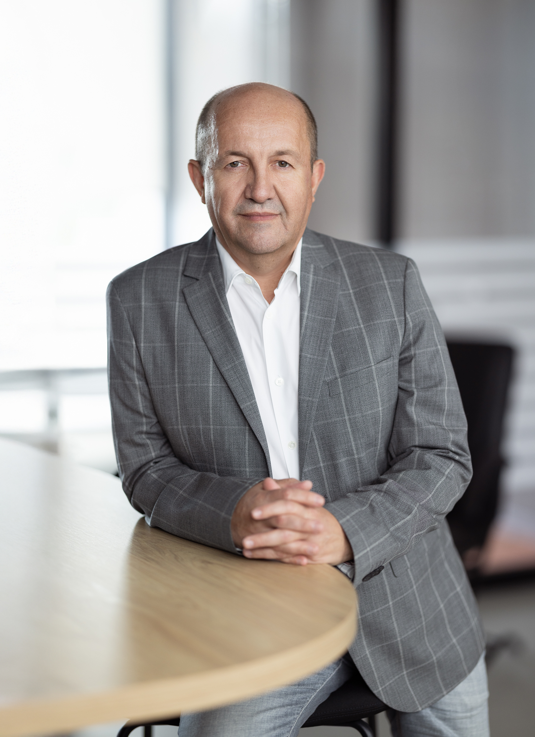 Grupul Agroland finalizează T1 2026 pe creștere, în ciuda unui context economic complicat și a unui consum în declin: cifră de afaceri +8%, profit operațional +15% și profit net +8%. Divizia Food – creștere accelerată a cifrei de afaceri +74%