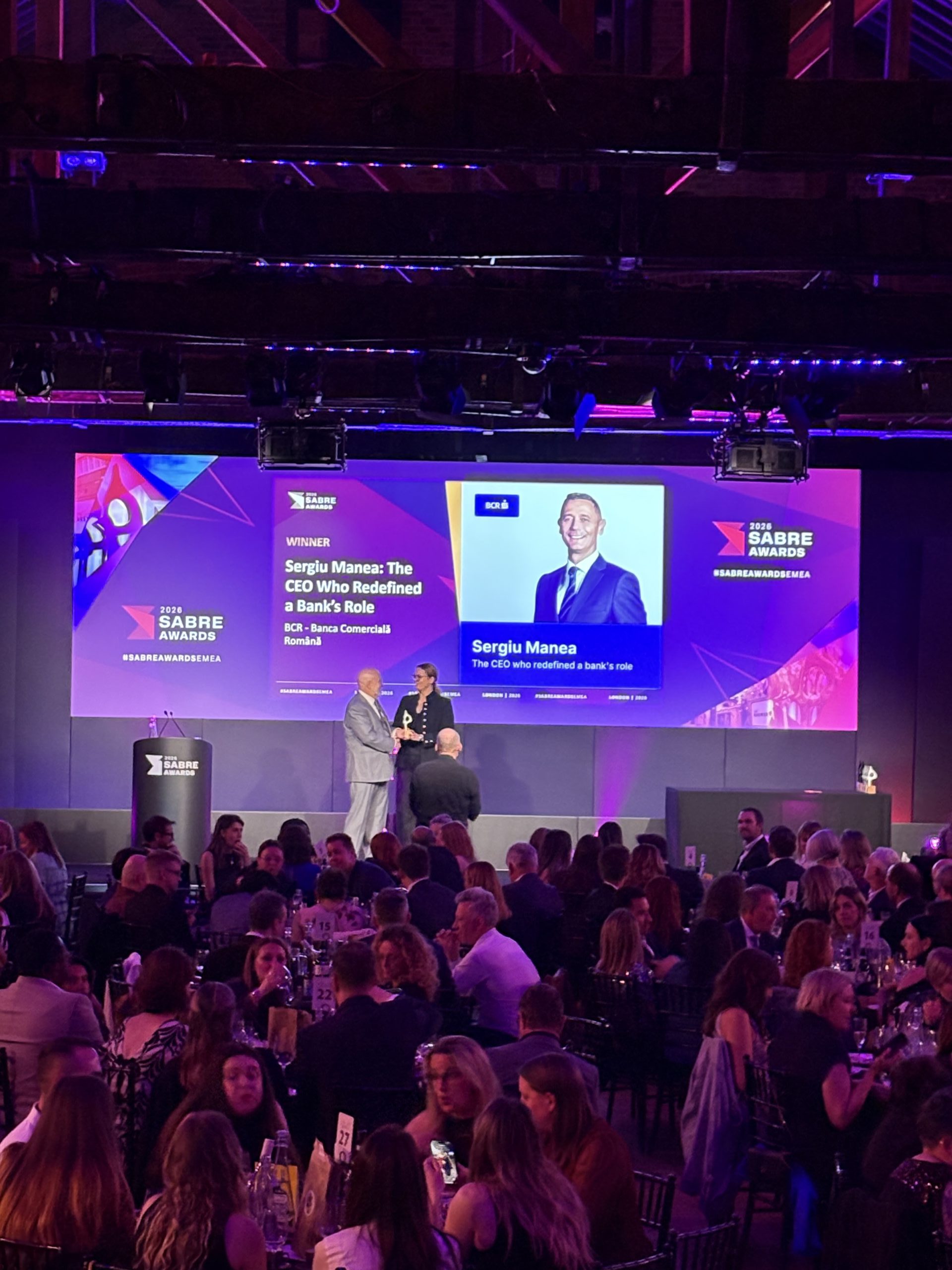 Sergiu Manea, CEO BCR, desemnat CEO of the Year la SABRE Awards EMEA 2026. Primul executiv din banking și primul CEO al unei companii din Europa Centrală și de Est care primește această recunoaștere Sergiu Manea, CEO BCR, desemnat CEO of the Year la SABRE Awards EMEA 2026. Primul executiv din banking și primul CEO al unei companii din Europa Centrală și de Est care primește această recunoaștere