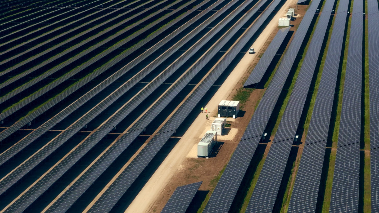 Rezolv Energy, unul dintre cei mai importanți investitori în proiecte de energie regenerabilă din România, inaugurează un nou parc fotovoltaic în Silistra, la granița cu țara noastră