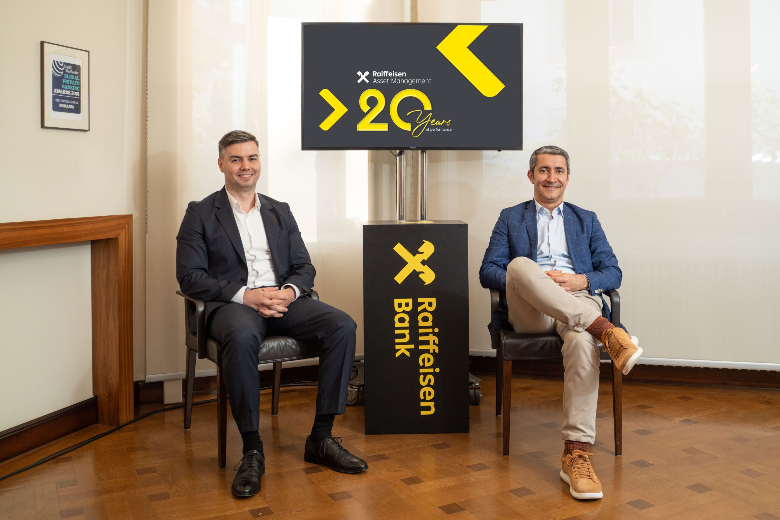 Raiffeisen Asset Management – 1,73 miliarde de euro în administrare și peste 330.000 de investitori în fonduri de investiții și participanți în fondul de pensii facultative Raiffeisen Asset Management – 1,73 miliarde de euro în administrare și peste 330.000 de investitori în fonduri de investiții și participanți în fondul de pensii facultative