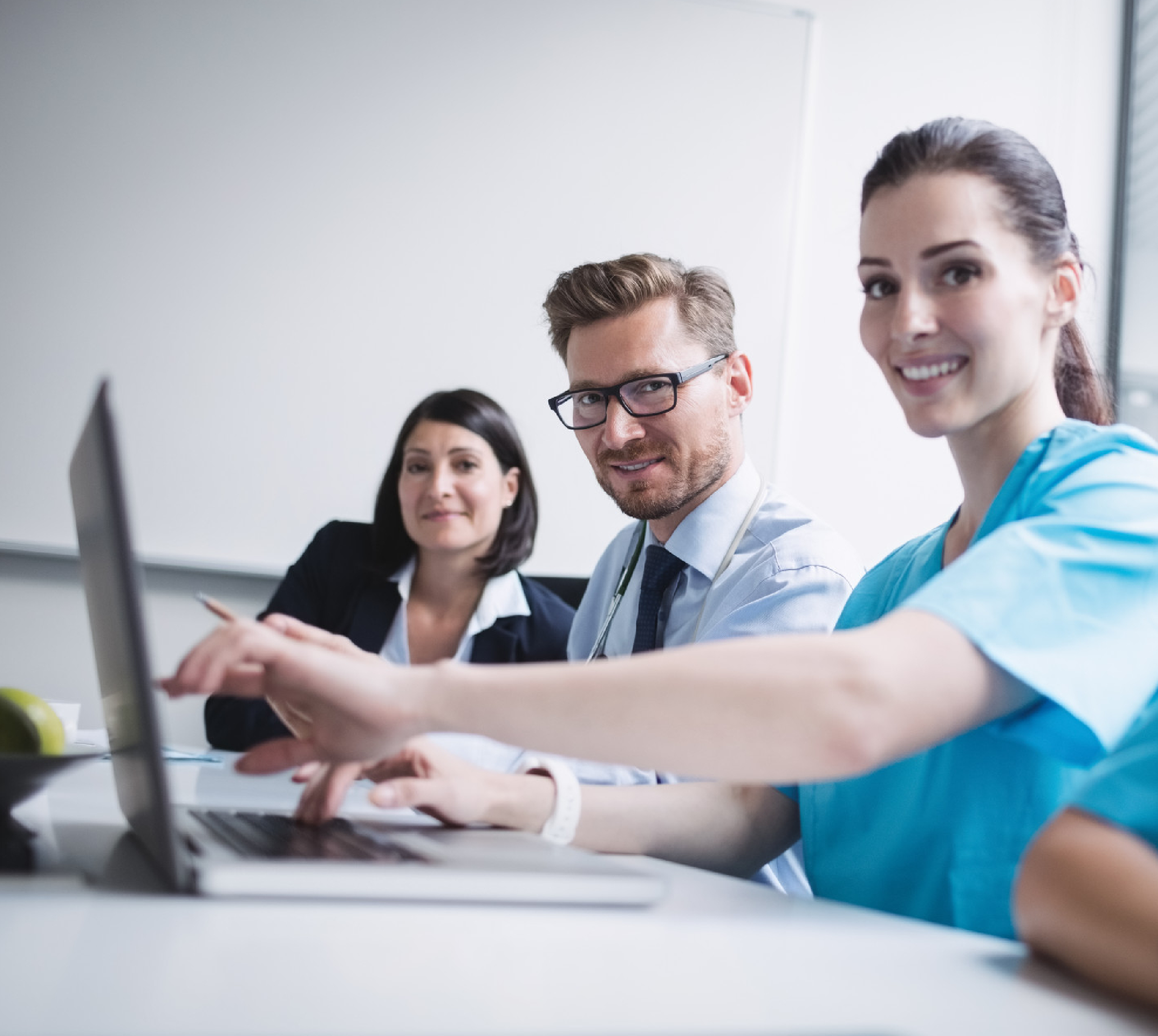 SIGNAL IDUNA și MedLife lansează un parteneriat strategic și introduc o nouă generație de soluții de sănătate pentru companii