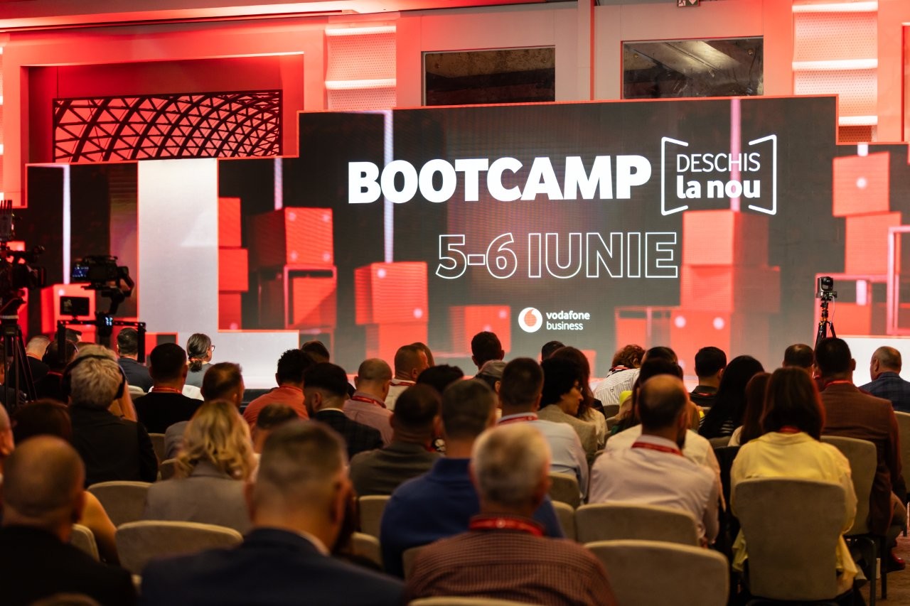 Peste 350 de antreprenori au făcut primul pas către digitalizare în a treia ediție a bootcampului Deschis la Nou. Deschis la Tehnologie Peste 350 de antreprenori au făcut primul pas către digitalizare în a treia ediție a bootcampului Deschis la Nou. Deschis la Tehnologie