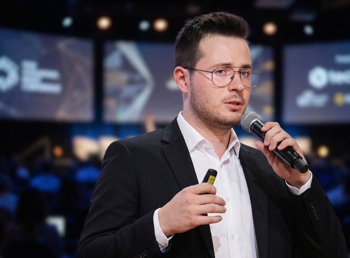 Companiile din România folosesc doar 15-30% din potențialul real al digitalizării. Unde există muncă manuală, 10% din angajați lucrează “degeaba”, iar pierderile pot depăși 100.000 euro pe an Companiile din România folosesc doar 15-30% din potențialul real al digitalizării. Unde există muncă manuală, 10% din angajați lucrează “degeaba”, iar pierderile pot depăși 100.000 euro pe an