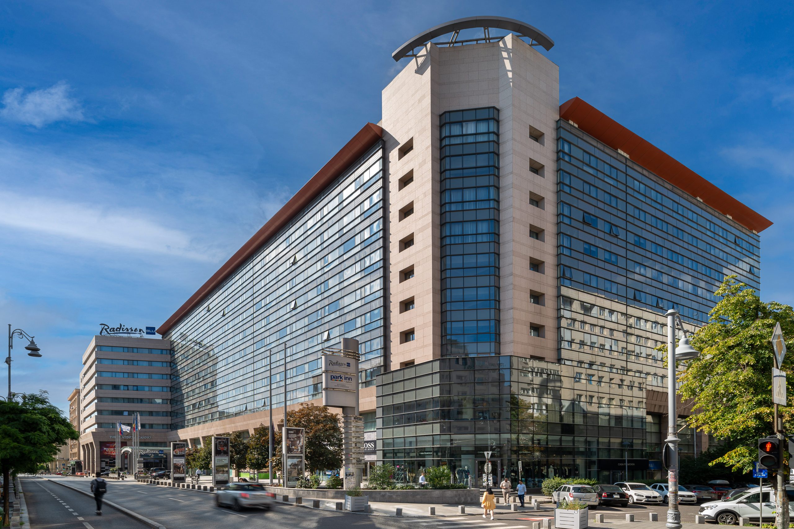 Radisson Blu Hotel București aduce ospitalitatea de cinci stele în aer liber, prin prima cameră de hotel amenajată pe Calea Victorie