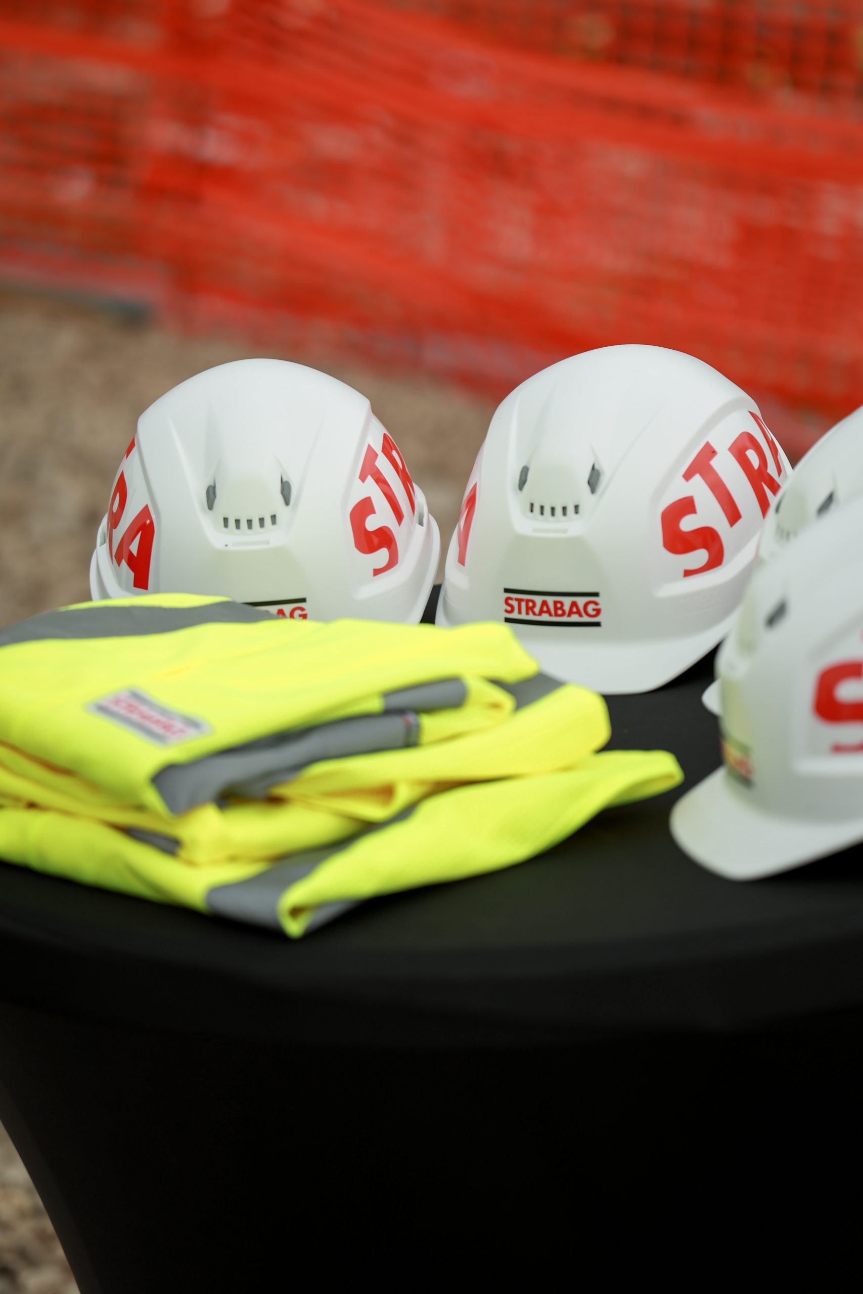 STRABAG continuă să investească în România prin achiziția planificată a companiei DAROCONSTRUCT STRABAG continuă să investească în România prin achiziția planificată a companiei DAROCONSTRUCT