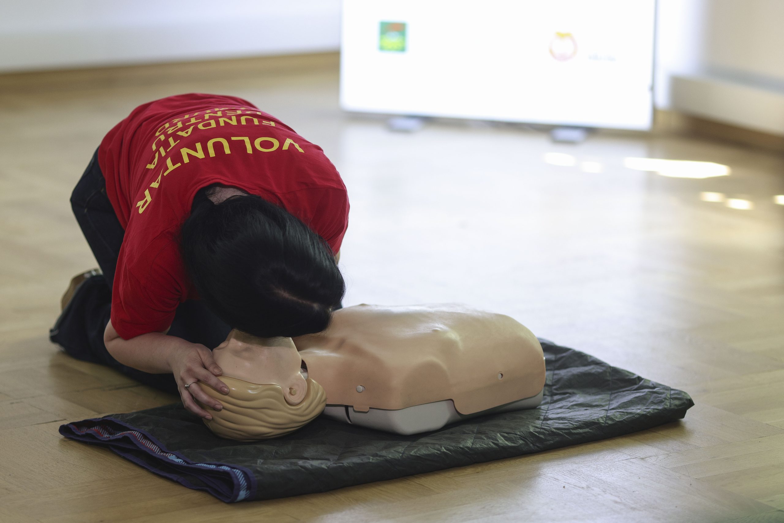 Studiu Groupama: 82% dintre români nu știu să acorde corect primul ajutor, chiar dacă unul din cinci mărturisesc că au fost martori într-o situație de urgență Studiu Groupama: 82% dintre români nu știu să acorde corect primul ajutor, chiar dacă unul din cinci mărturisesc că au fost martori într-o situație de urgență