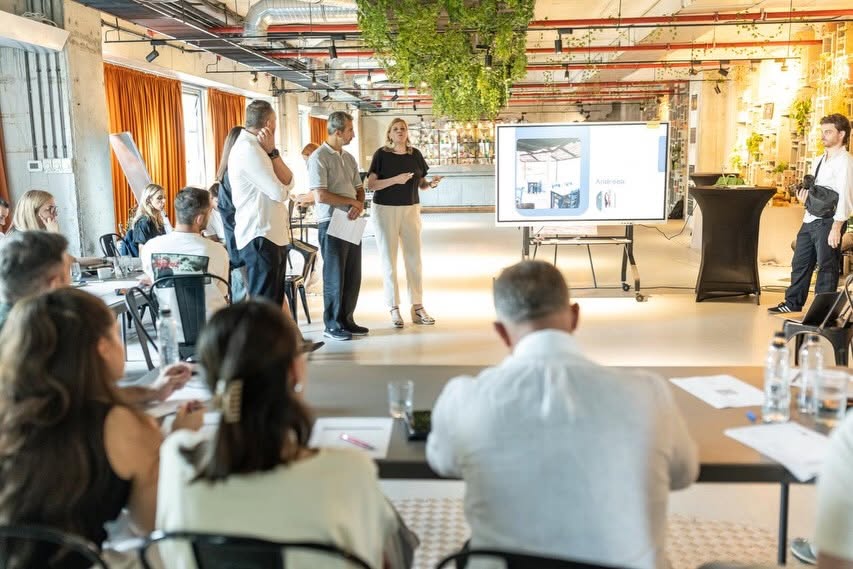 Cum va arăta restaurantul viitorului? Cinci concepte dezvoltate la hackathonul Hospitality Culture Institute indică aceeași schimbare: restaurantul devine infrastructură socială Cum va arăta restaurantul viitorului? Cinci concepte dezvoltate la hackathonul Hospitality Culture Institute indică aceeași schimbare: restaurantul devine infrastructură socială