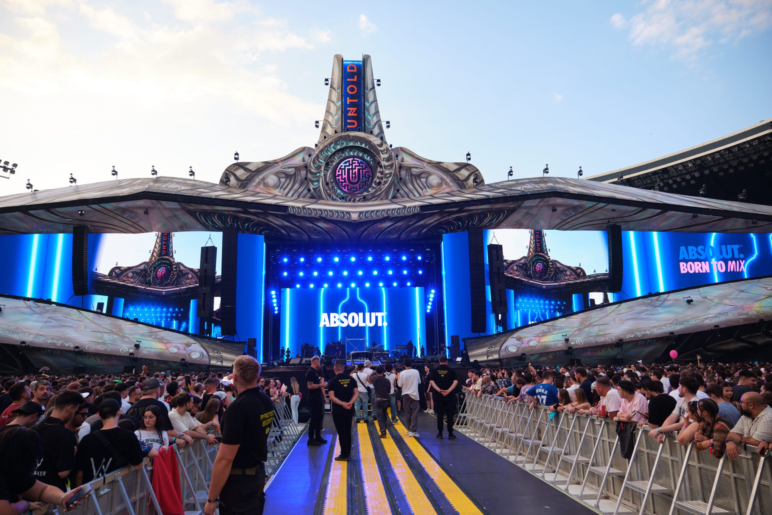 Born to (RE)Mix: cum au transpus Pernod Ricard România și Highlight Group universul Absolut la UNTOLD 2026