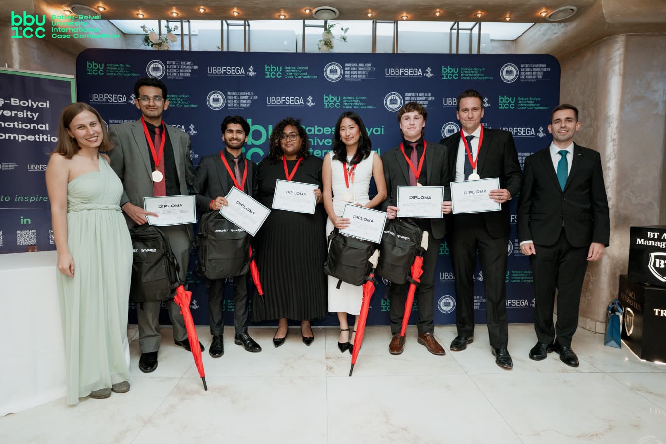 Competiția BBU-ICC și-a desemnat câștigătorii 2026: Studenții canadieni au oferit cele mai bune soluții la provocările aduse în competiție de companiile Autonet și BT Asset Management Competiția BBU-ICC și-a desemnat câștigătorii 2026: Studenții canadieni au oferit cele mai bune soluții la provocările aduse în competiție de companiile Autonet și BT Asset Management