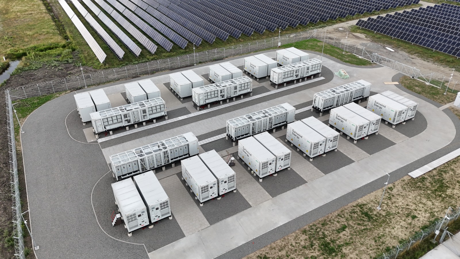 Eurowind Energy România finalizează sistemul de stocare în baterii (BESS) de la Teiuș Eurowind Energy România finalizează sistemul de stocare în baterii (BESS) de la Teiuș