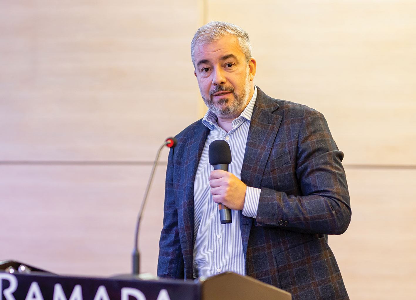 Dragoș Călinescu, Global Cloud Solution Architect, M247Global: Infrastructura din spatele inteligenței artificiale Dragoș Călinescu, Global Cloud Solution Architect, M247Global: Infrastructura din spatele inteligenței artificiale